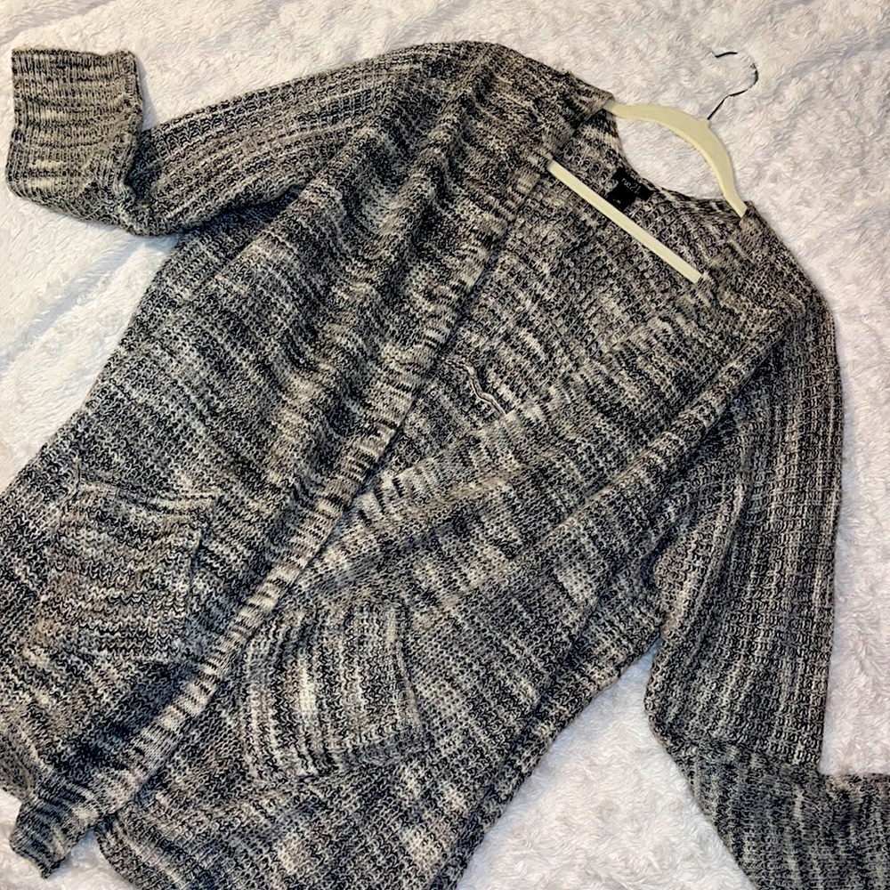 Rue 21 Grey Cardigan Sweater! Great condition, size Large/XL!
